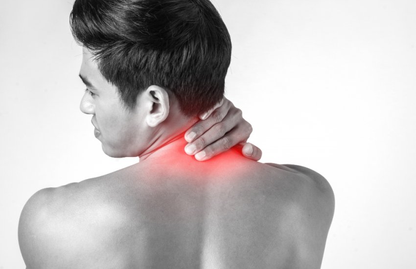 Sofrendo com dores no pescoço? Descubra como a massagem relaxante pode mudar seu dia