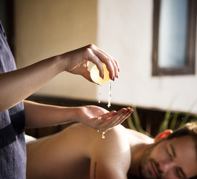 Massagem Nuru: Intimidade e Deslizamento