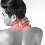 Sofrendo com dores no pescoço? Descubra como a massagem relaxante pode mudar seu dia