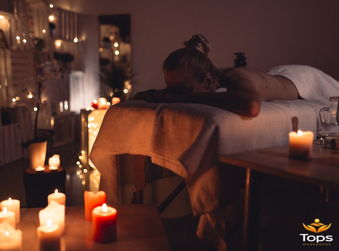 Massagem Tântrica: Origem, benefícios e como funciona essa técnica milenar